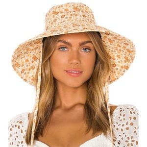 NWT Lack of Color Holiday Bucket Hat in Peach Bloom